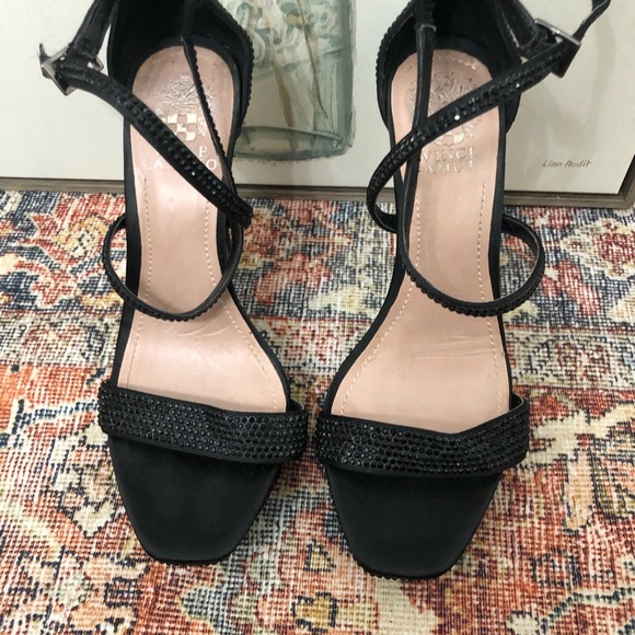 Sexy & comfortable Vince Camuto heels! - Picture 3 of 5
